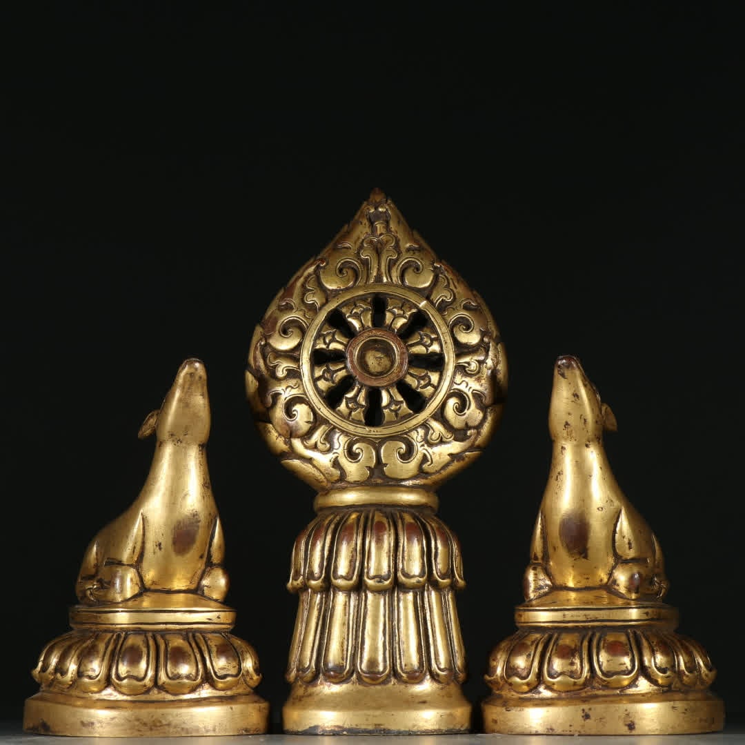 A set of Qing Dynasty Qing copper gilt double deer listening method: Qing Dynasty copper gilt double deer listening to a set of methods SIZE: Deer Ornament H: 9.3cm W: 7.4cm Single W: 487.2g Falun H: 14cm W: 6.9cm W: 590g (The Dimensions Of All Batches Are Manually