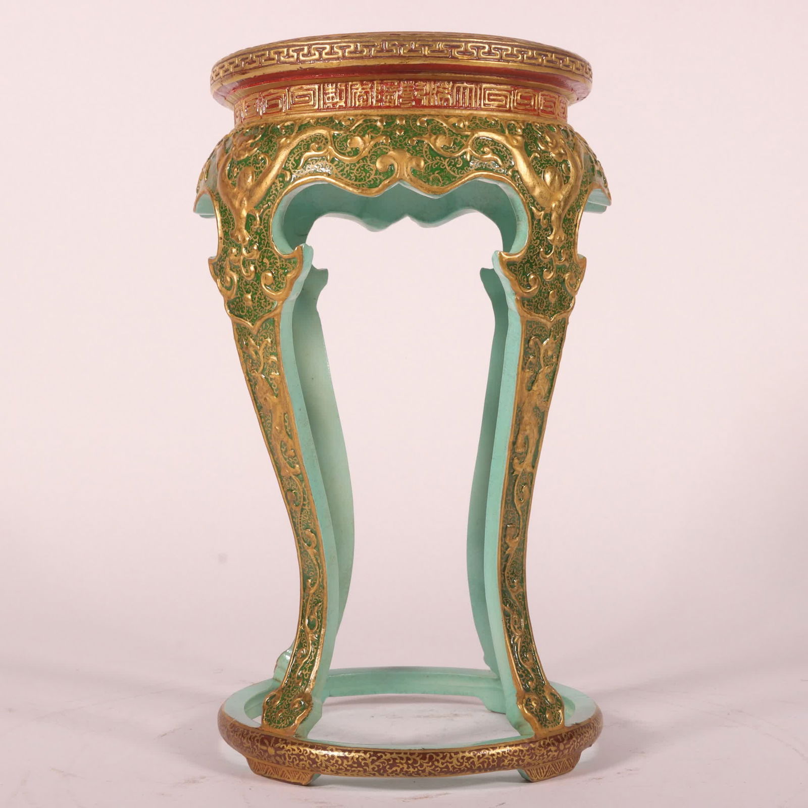A Qing Qianlong enamel green carved gold-painted poetry stool: Qing Qianlong enamel green carved gold-painted poetry stool SIZE: H:21cm abdominalD:12.6cm (The Dimensions Of All Batches Are Manually Measured.If You Need More Detailed Information, Please Contact