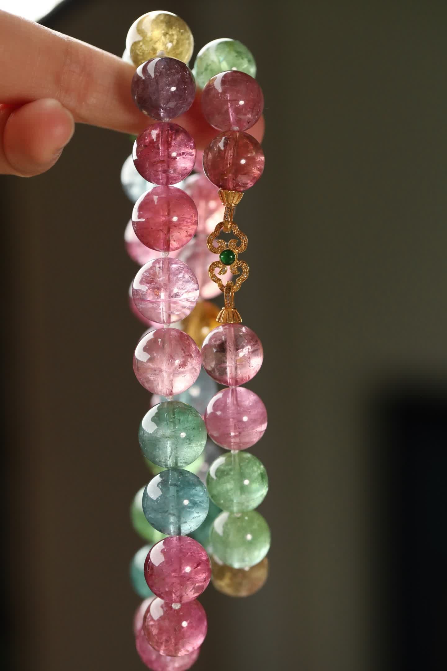 A tourmaline bracelet - 10