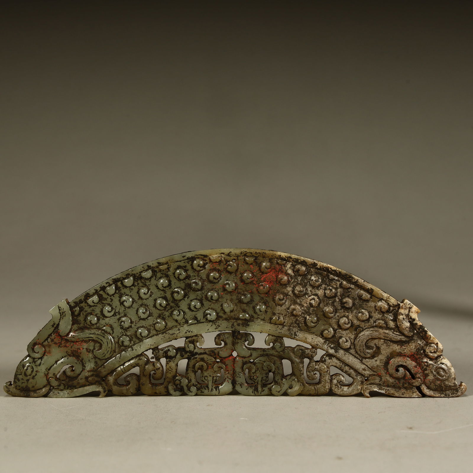 A Qing Dynasty jade dragon pattern jade huang is immeasurable (1 of 10)