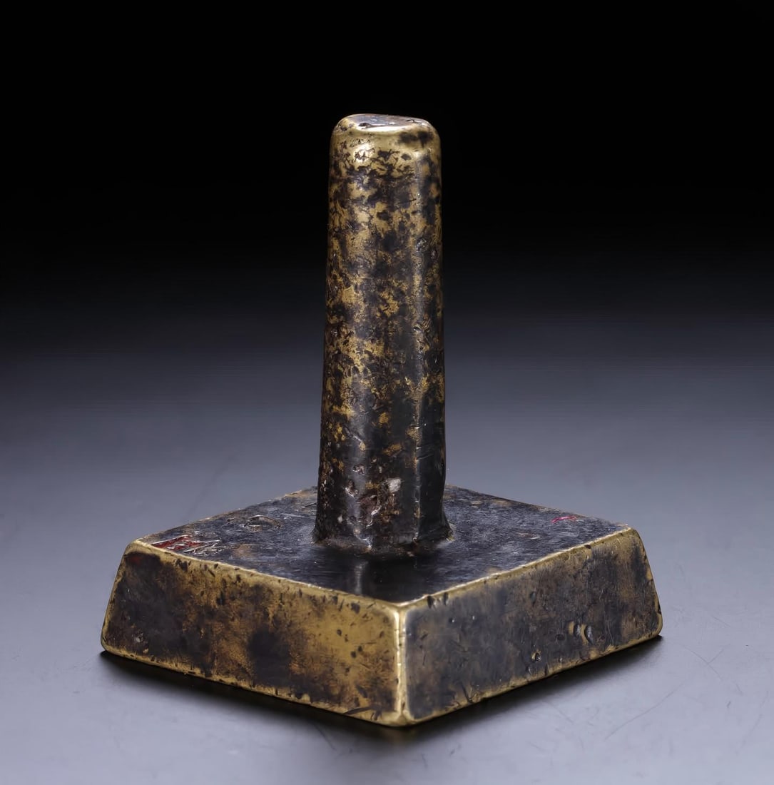 A Qing Dynasty copper seal: Qing Dynasty copper seal SIZE: H:4.5cm W:3.4cm (The Dimensions Of All Batches Are Manually Measured.If You Need More Detailed Information, Please Contact Our Customer Service Before Bidding.)