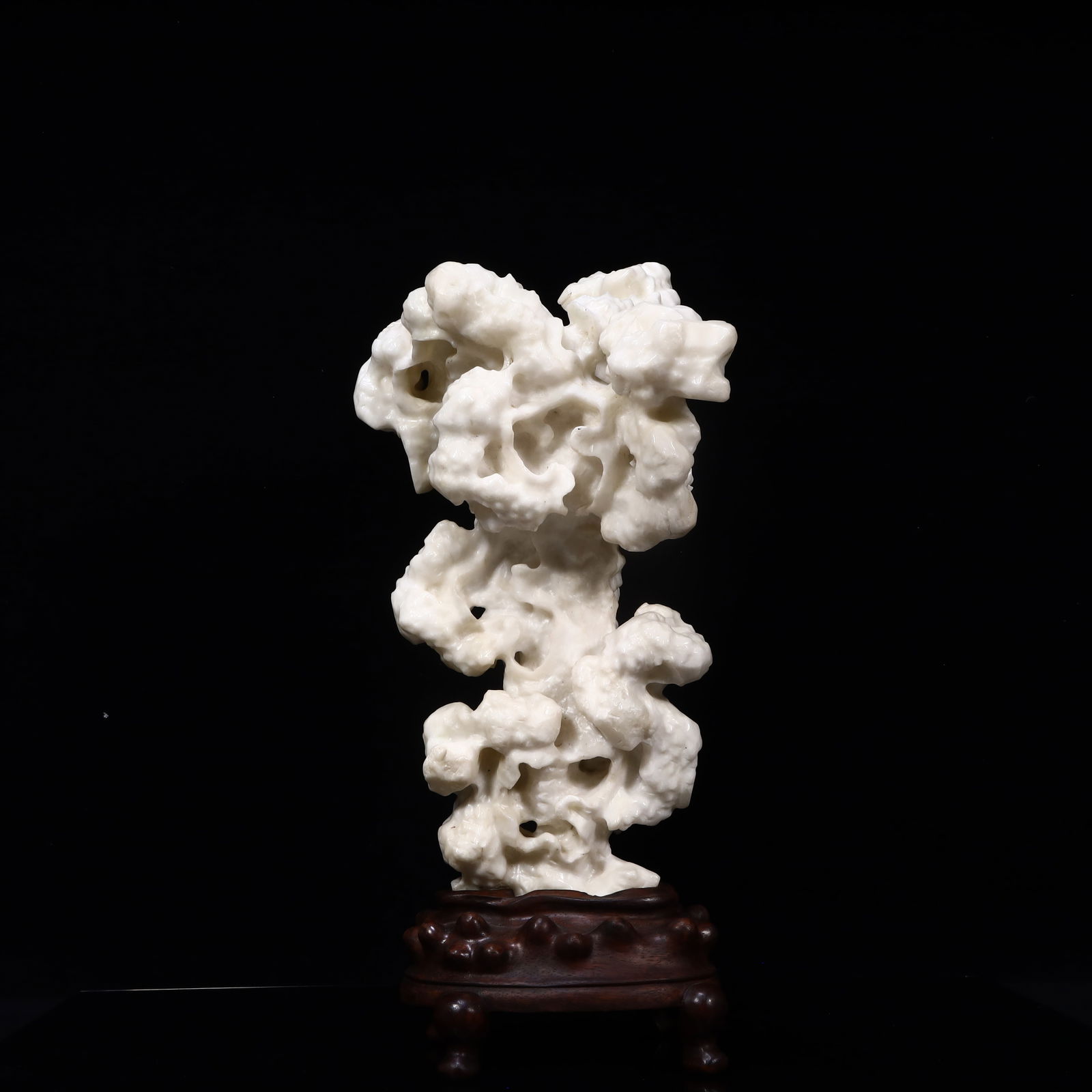 A piece of Hetian jade shanzi: Watian Yushanzi SIZE: L:22cm W:18cm H:42cm W:6.5kg (The Dimensions Of All Batches Are Manually Measured.If You Need More Detailed Information, Please Contact Our Customer Service Before Bidding.)