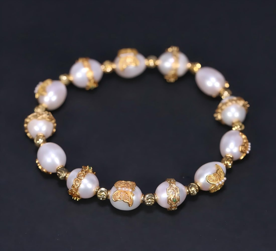 A Qing Dynasty pearl-inlaid silver-gilt date bead bracelet: Qing Dynasty pearl-inlaid silver-gilt jujube bead bracelet SIZE: 1.2x0.9cm W:21.3g (The Dimensions Of All Batches Are Manually Measured.If You Need More Detailed Information, Please Contact Our