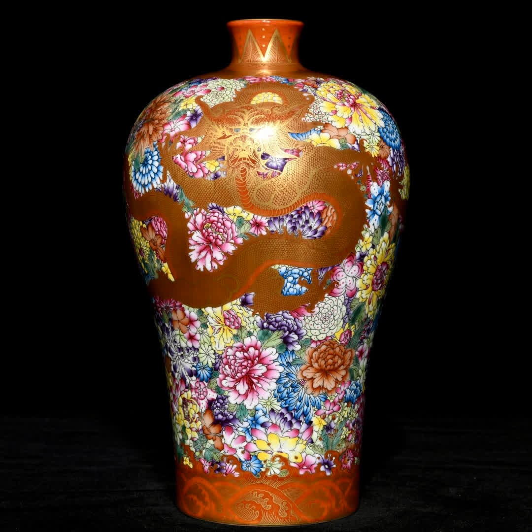 A Qing Yongzheng pastel kaleidoscope alum red gold-painted dragon pattern plum vase: Qing Yongzheng pastel kaleidoscope alum red gold-painted dragon pattern plum vase SIZE: H:25.5cm D:14.8cm (The Dimensions Of All Batches Are Manually Measured.If You Need More Detailed Information,