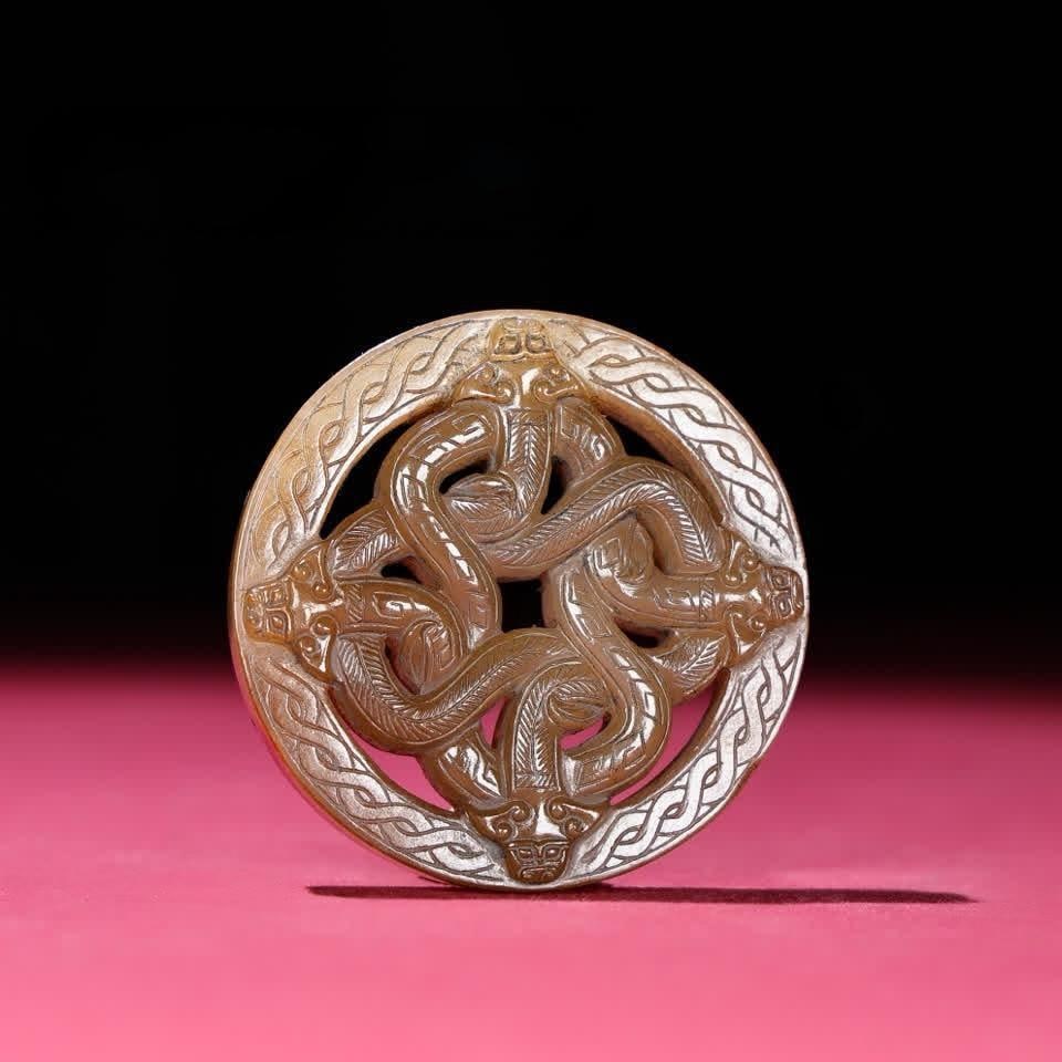 A Han Dynasty four-way guardian jade: The Han Dynasty guarded the jade from all directions SIZE: 59x12mm W:71g (The Dimensions Of All Batches Are Manually Measured.If You Need More Detailed Information, Please Contact Our Customer