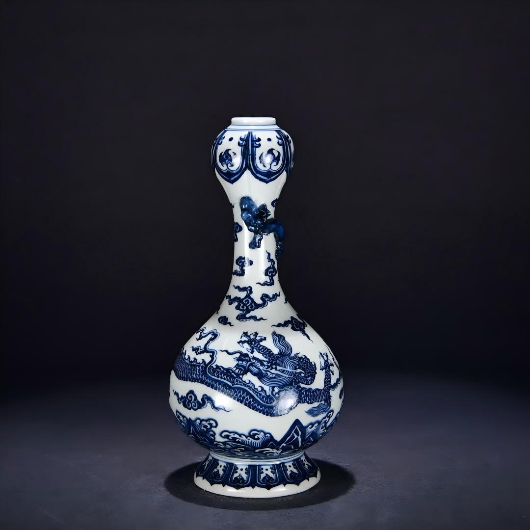 A Ming Xuande blue and white seawater dragon pattern garlic bottle (1 of 9)