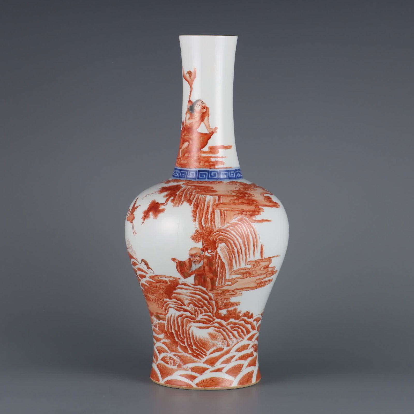 A blue and white alum red gold-painted birthday worship picture rattle bell in the Qianlong period (1 of 9)