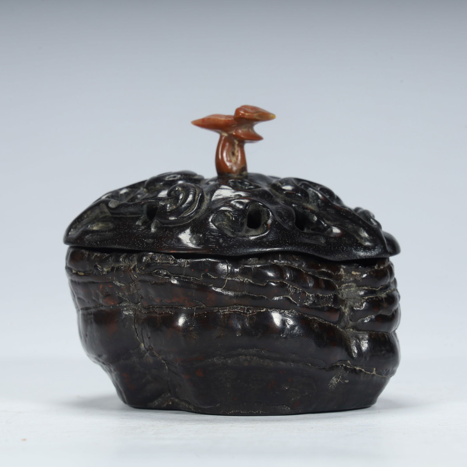 A piece of Qing Dynasty rosewood carved Ganoderma lucidum button aromatherapy (1 of 9)
