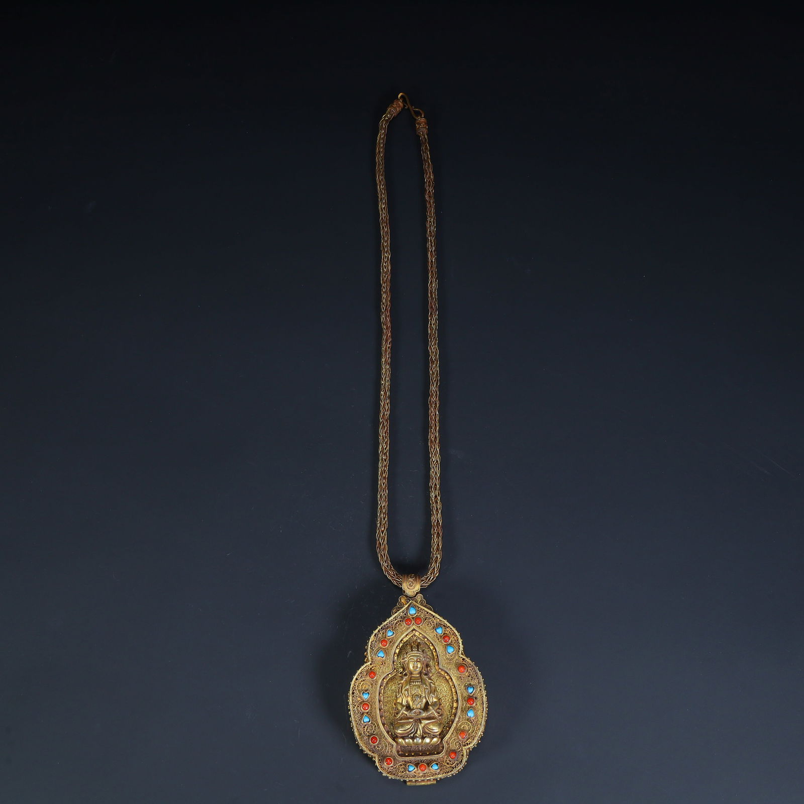 A Qing Dynasty gold-threaded treasure Buddha statue ornament (1 of 10)