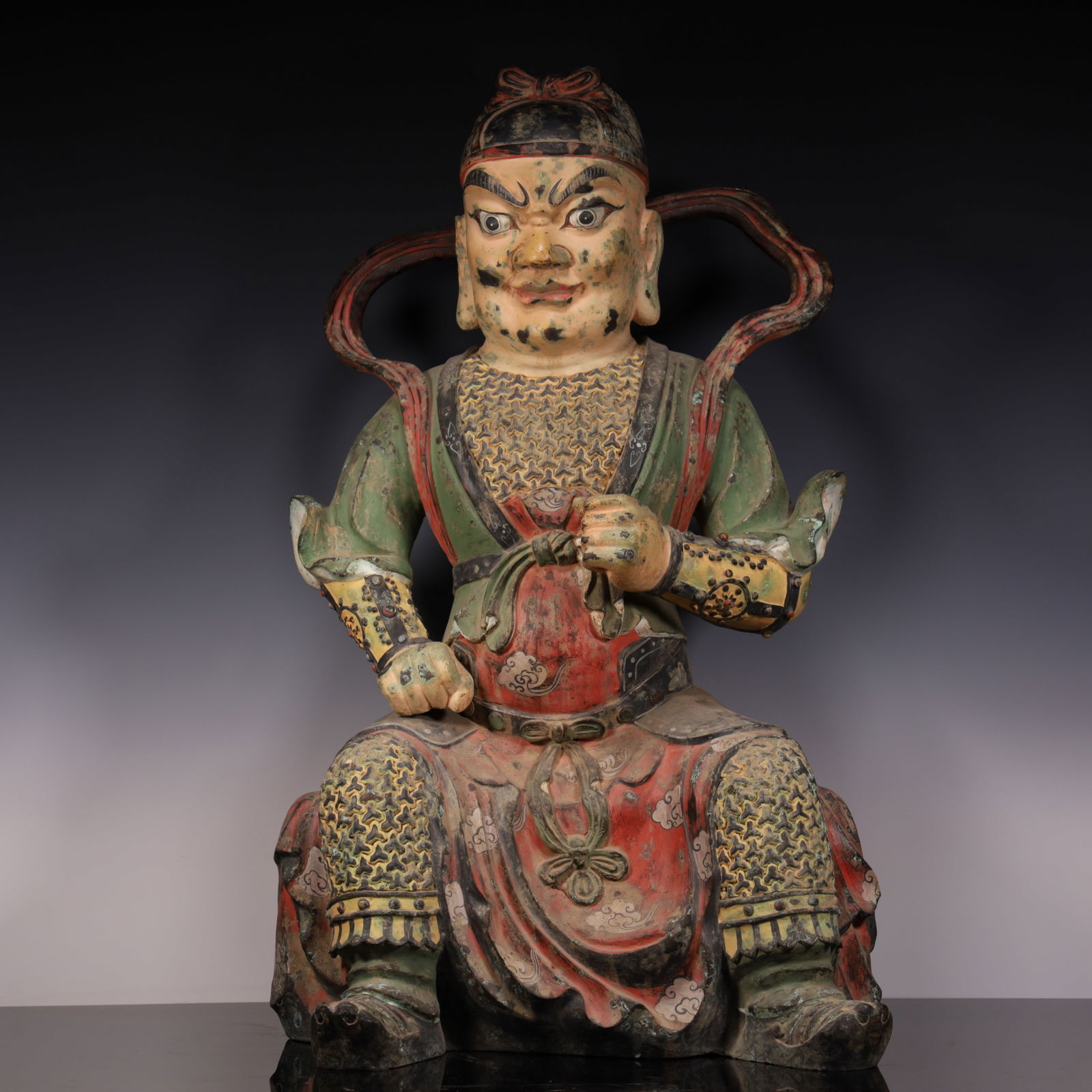 A Tang Dynasty bronze painting of the three-color heavenly king (1 of 15)