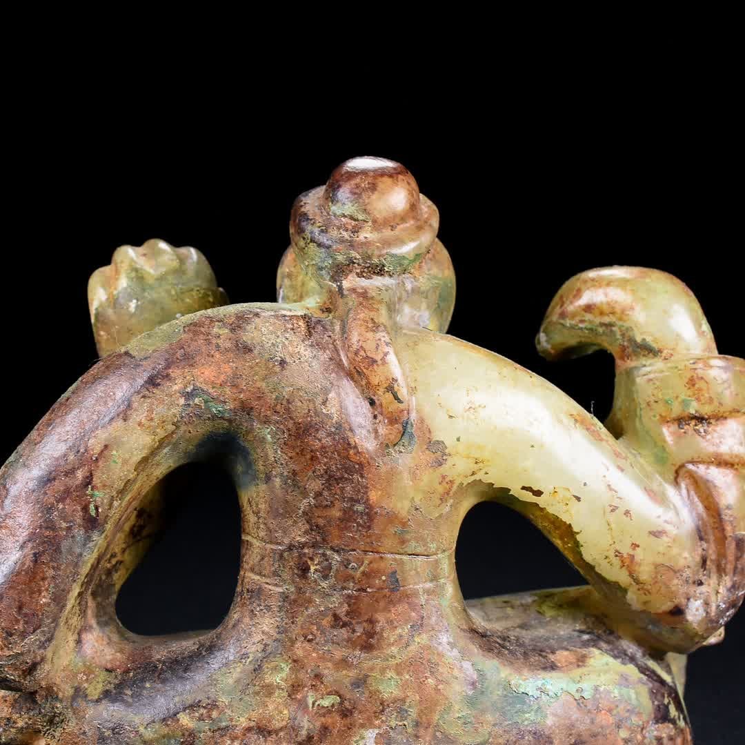 A Han Dynasty jade servant - 5