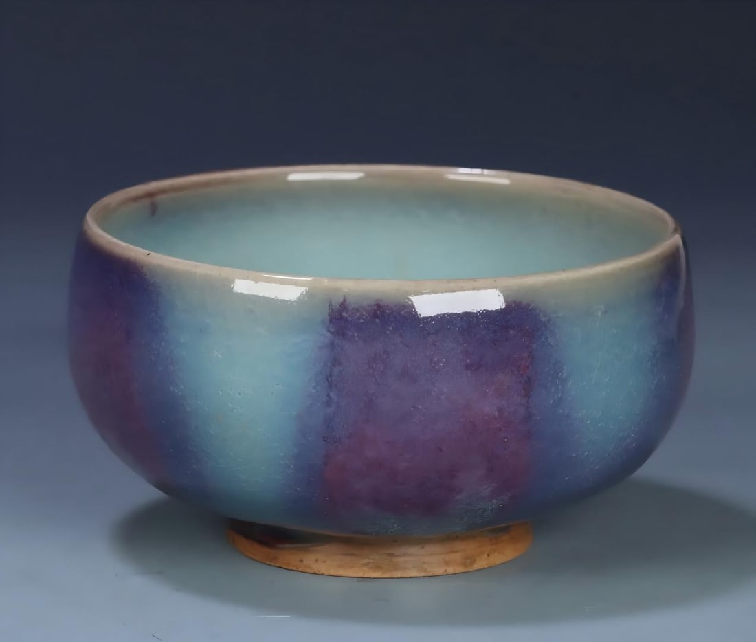 A Song Dynasty Jun kiln edged tea bowl (1 of 10)
