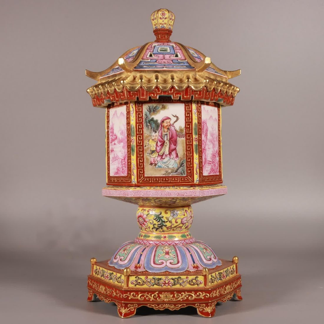 A piece of Qinglong dry enamel yellow ground carved with gold with a window figure picture lampshade (1 of 8)