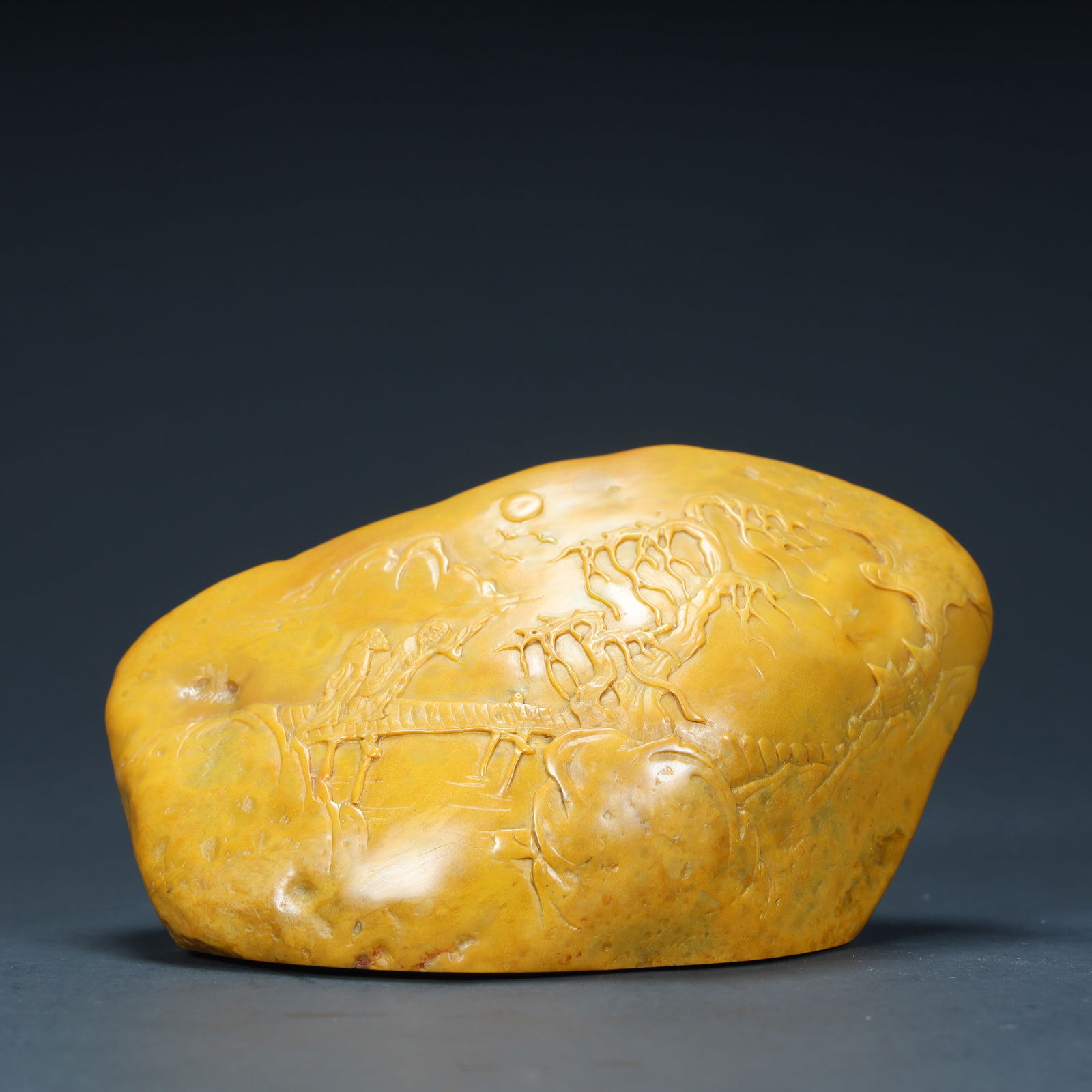 A Qing Dynasty Tian Huangshi bas-relief landscape pattern ornament / seal: Qing Dynasty Tian Huangshi bas-relief landscape pattern ornament / seal SIZE: H:8cm L:11cm W:5.5cm W:401g (The Dimensions Of All Batches Are Manually Measured.If You Need More Detailed Information, Pl