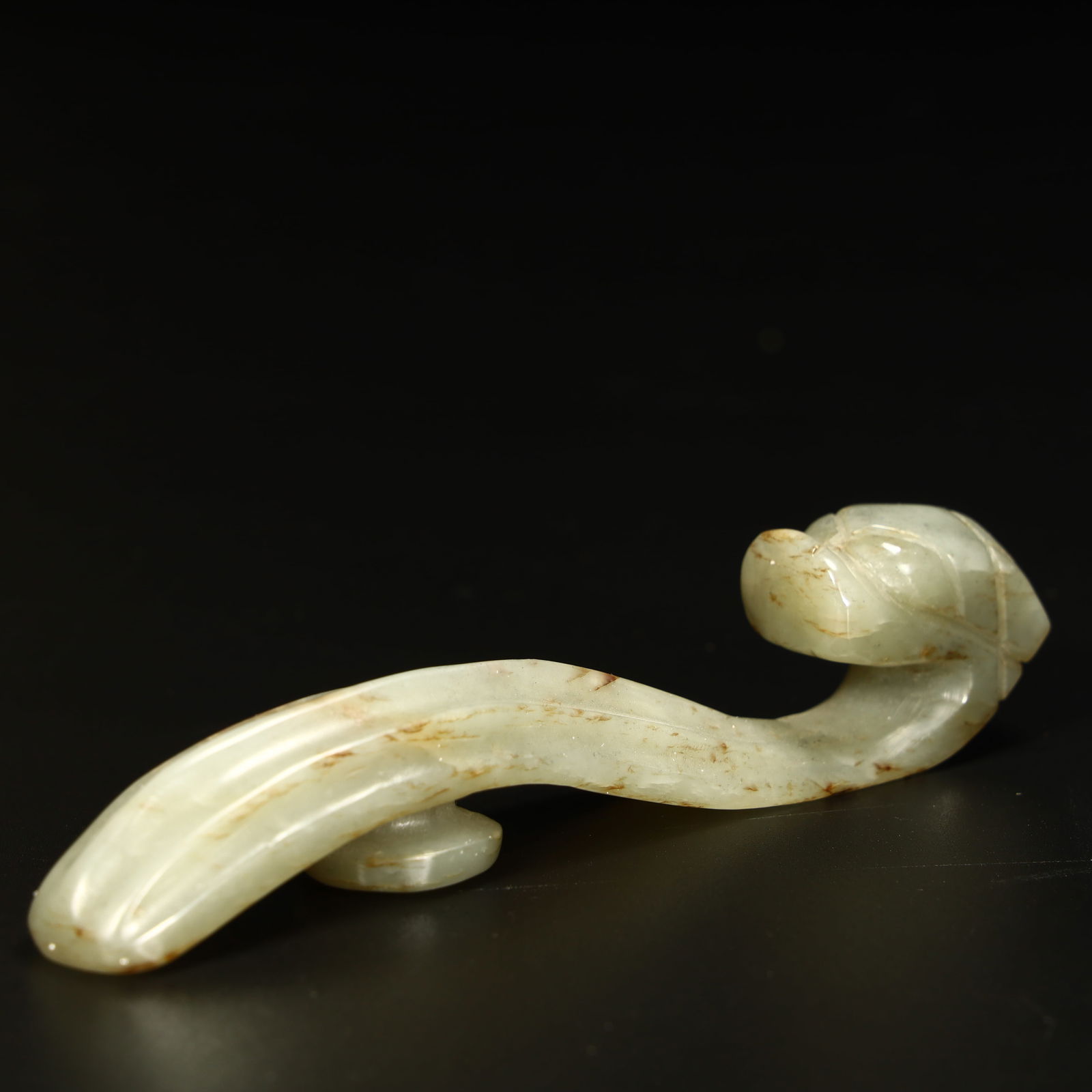 A jade dragon head with a hook - 4