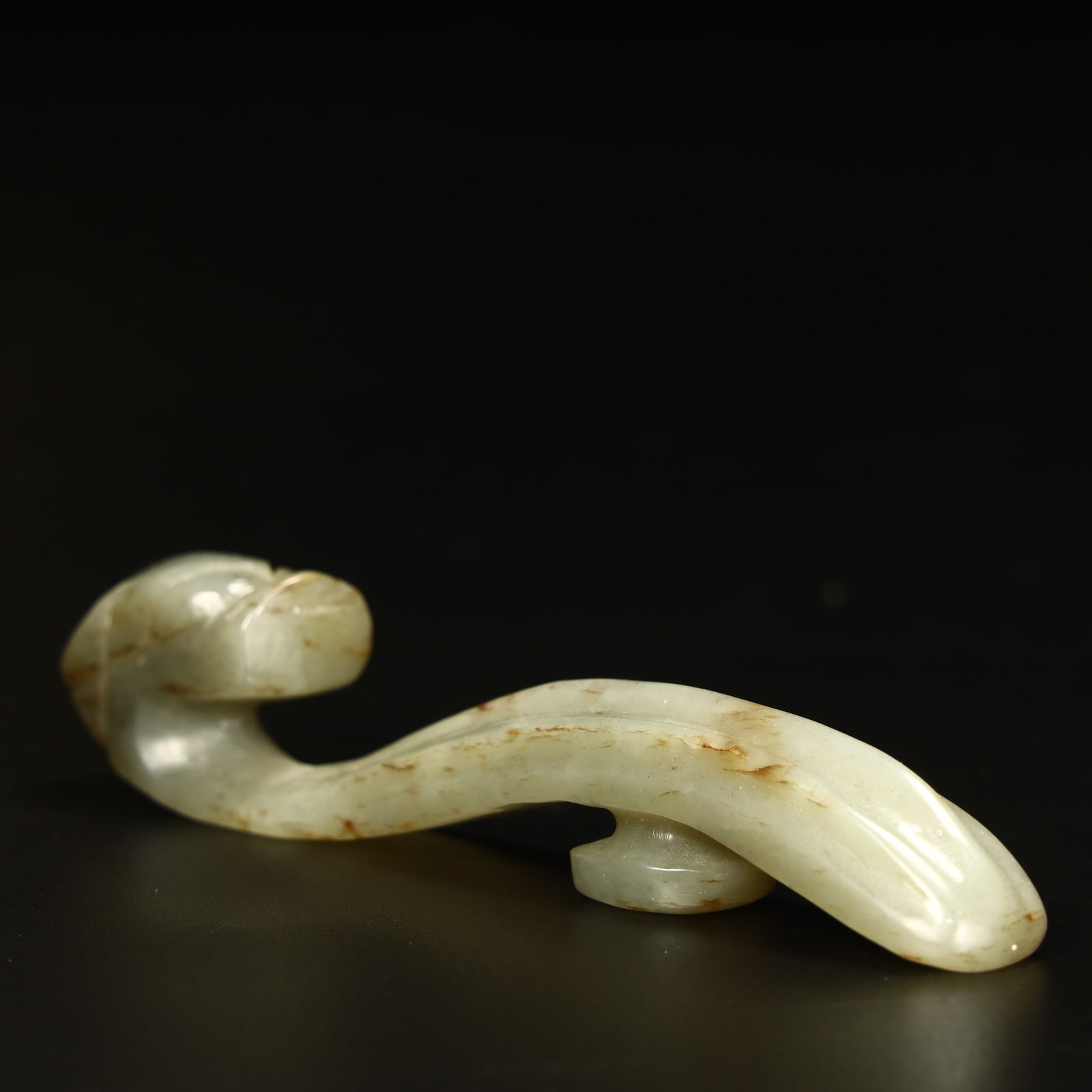 A jade dragon head with a hook - 5