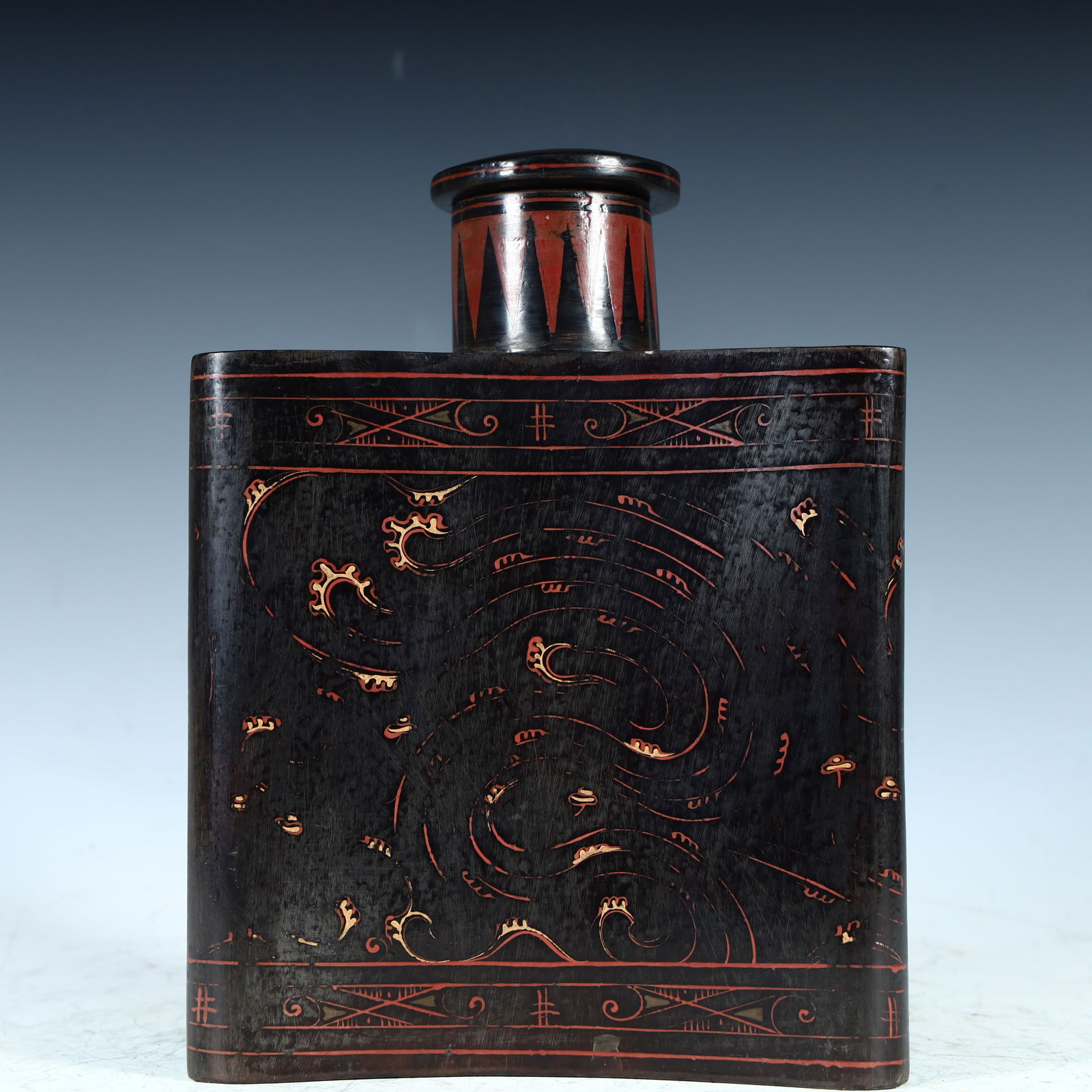 A Tang Dynasty lacquerware wine pot: Tang Dynasty lacquerware wine pot SIZE: H:19.5cm L:15cm W:9cm W:282.7g (The Dimensions Of All Batches Are Manually Measured.If You Need More Detailed Information, Please Contact Our Customer Service B