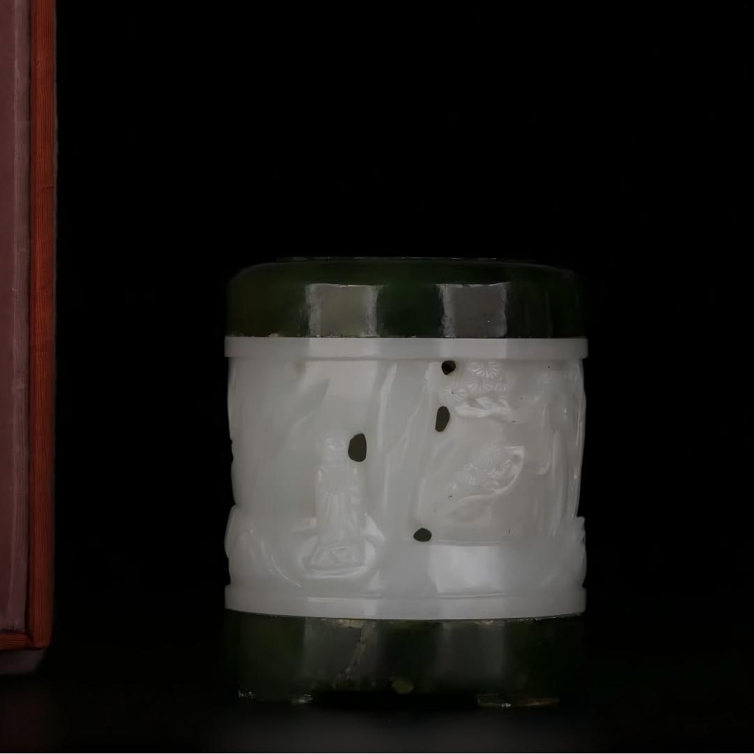 A piece of Qing Dynasty Hetian white jade carved Matsushita Coats (original jasper cover base) (1 of 10)