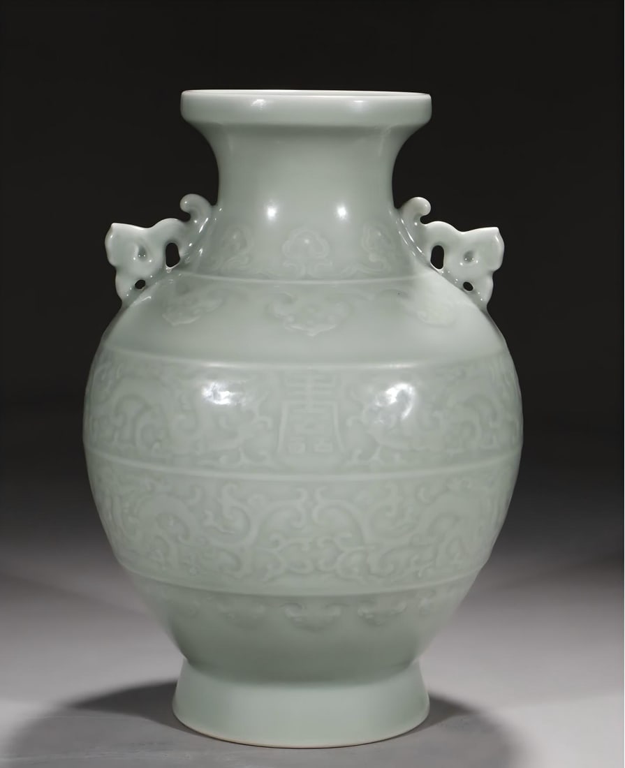A Qing Qianlong pink blue glaze dragon pattern amphora (1 of 9)