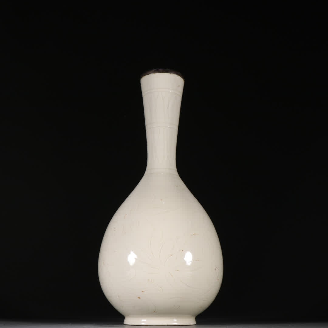 A Song Dynasty Ding kiln white glaze carved flower appreciation vase: Song Dynasty Ding kiln white glaze carved flower appreciation bottle SIZE: H:26cm W:12.5cm (The Dimensions Of All Batches Are Manually Measured.If You Need More Detailed Information, Please Contact