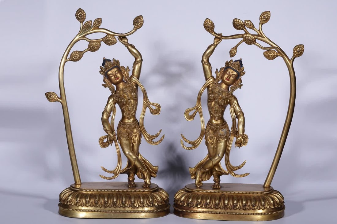 A pair of Qing Dynasty copper gilt dance Guanyin: Qing Dynasty copper gilt dance Guanyin pair SIZE: H: 44cm L: 24cm W: 14.5cm A pair of W: 11.85kg (The Dimensions Of All Batches Are Manually Measured.If You Need More Detailed Information, Please