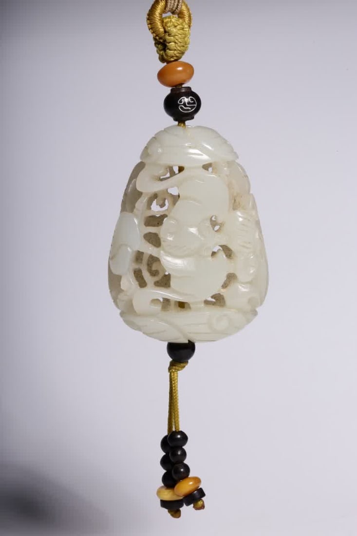 A Qing Dynasty Hetian white jade Fushou pattern sachet: Qing Dynasty Hetian white jade Fushou pattern sachet The sachet is made of Hetian white jade, the jade quality is first-class, delicate as fat, and the craftsmanship is exquisite. The body is carved