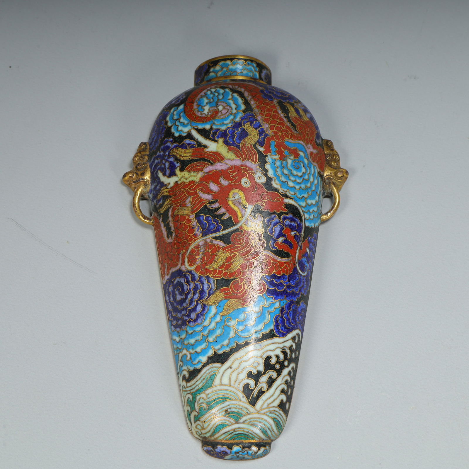 A clear cloisonné "red cloud dragon pattern" double wall bottle: Qing cloisonncloisonné "Red Cloud Dragon Pattern" double ear wall bottle SIZE: H:15.5cm L:8.5cm W:2cm W:236.8g (The Dimensions Of All Batches Are Manually Measured.If You Need More Detailed Informati
