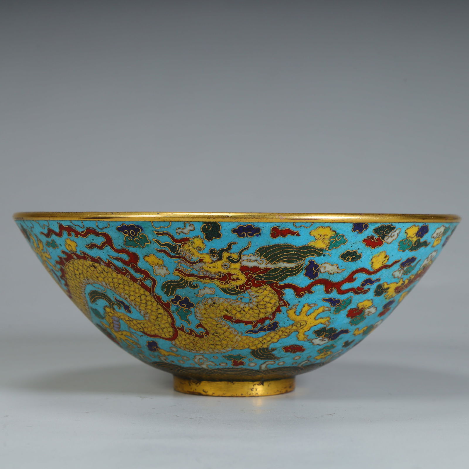 A Qing Dynasty cloisonné "cloud dragon pattern" bowl: Qing Dynasty cloisonncloisonné "cloud dragon pattern" bowl SIZE: H:6.5cm L:16.5cm W:16.5cm W:536.4g (The Dimensions Of All Batches Are Manually Measured.If You Need More Detailed Information, Please