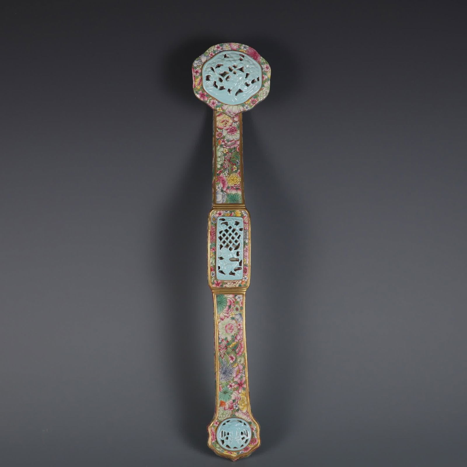 A pastel gold-painted hollow kaleidoscope ruyi ornament made in the Qianlong period of the Qing (1 of 9)