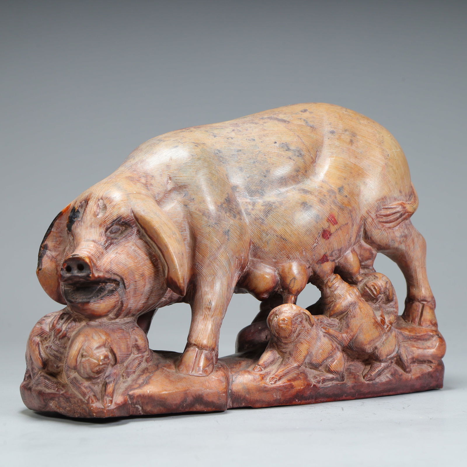 A Shoushan stone sow ornament: Shoushan stone sow ornament SIZE: H:12cm L:17.5cm W:6cm W:1774g (The Dimensions Of All Batches Are Manually Measured.If You Need More Detailed Information, Please Contact Our Customer Service Before B