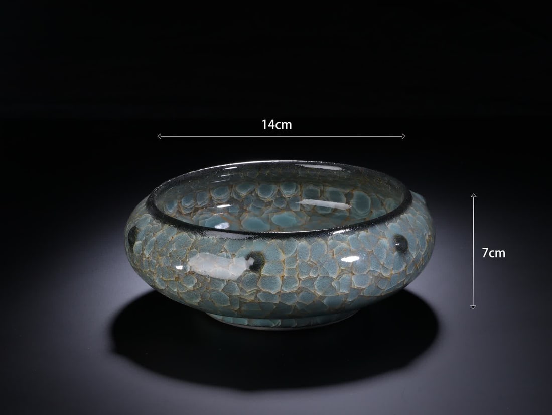 A piece of Song Dynasty official cellar washing: The official cellar is washed SIZE: H:7cm W:14cm (The Dimensions Of All Batches Are Manually Measured.If You Need More Detailed Information, Please Contact Our Customer Service Before Bidding.)