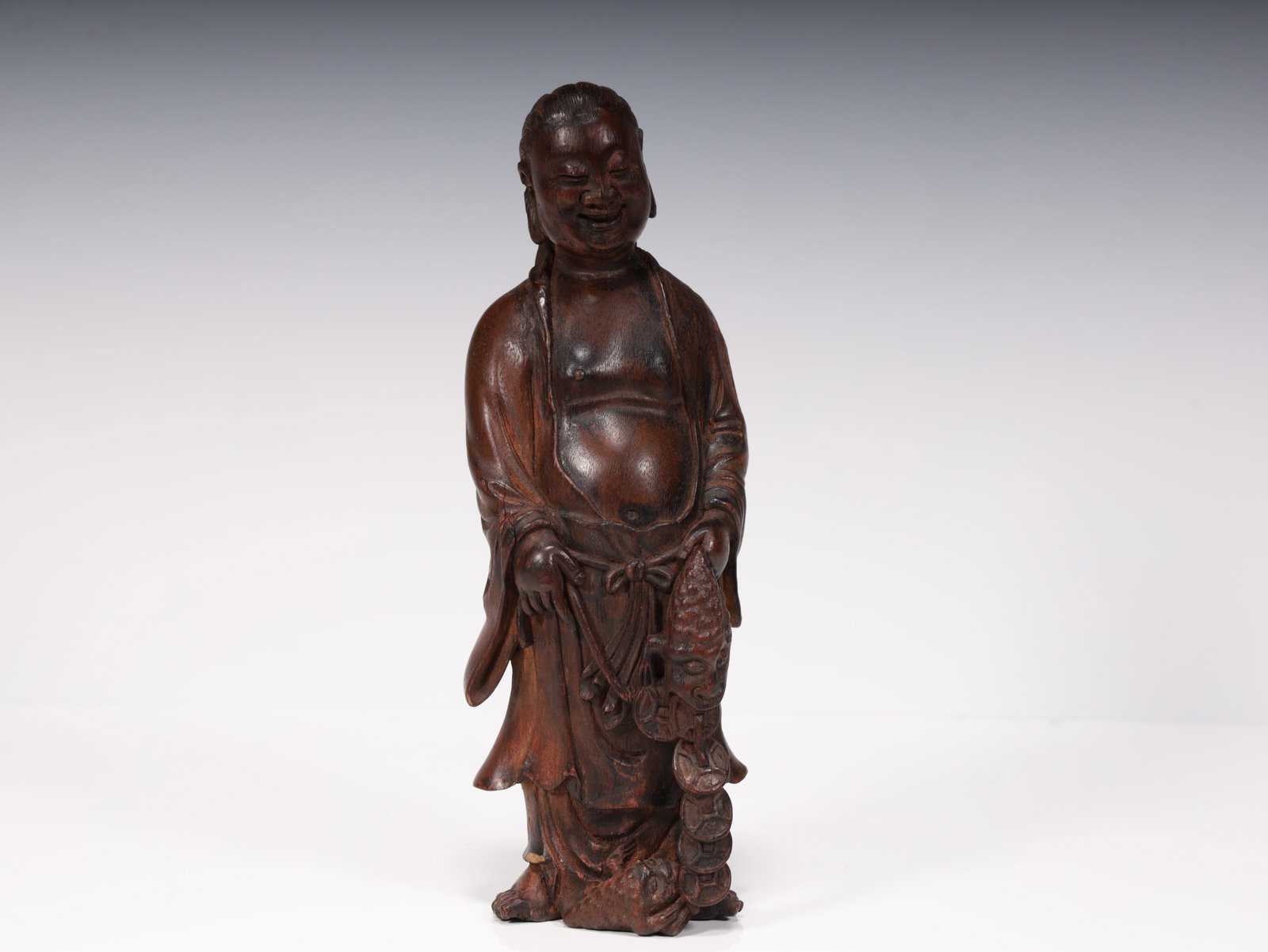 A piece of agarwood carved bangs play golden toad: Agarwood carved bangs play with golden toads L:8.5cm W:6.5cm H:24cm W:0.174kg (The Dimensions Of All Batches Are Manually Measured.If You Need More Detailed Information, Please Contact Our Customer Se