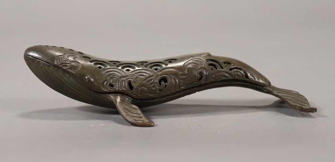 A copper carved fish-shaped aromatherapy stove in the Qing Dynasty: Qing Dynasty copper carved fish-shaped aroma diffuser SIZE: L:16cm W:8.5cm (The Dimensions Of All Batches Are Manually Measured.If You Need More Detailed Information, Please Contact Our Customer Servi