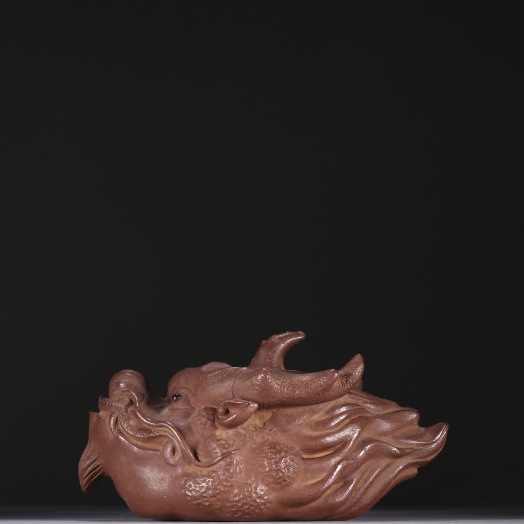 A Chen Mingyuan purple sand dragon head teapot: Chen Mingyuan purple sand dragon head teapot SIZE: H:8cm W:15.5cm (The Dimensions Of All Batches Are Manually Measured.If You Need More Detailed Information, Please Contact Our Customer Service Before