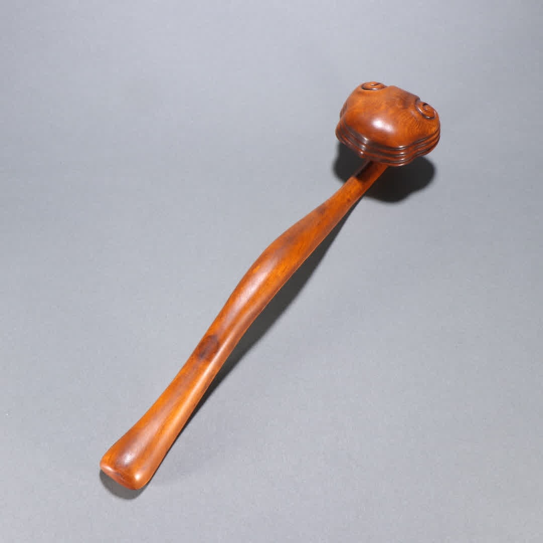 A Qing Dynasty boxwood Ganoderma lucidum ruyi handle: Qing Dynasty boxwood Ganoderma lucidum ruyi handle SIZE: L:29.5cm W:6.6cm W:99g (The Dimensions Of All Batches Are Manually Measured.If You Need More Detailed Information, Please Contact Our Customer