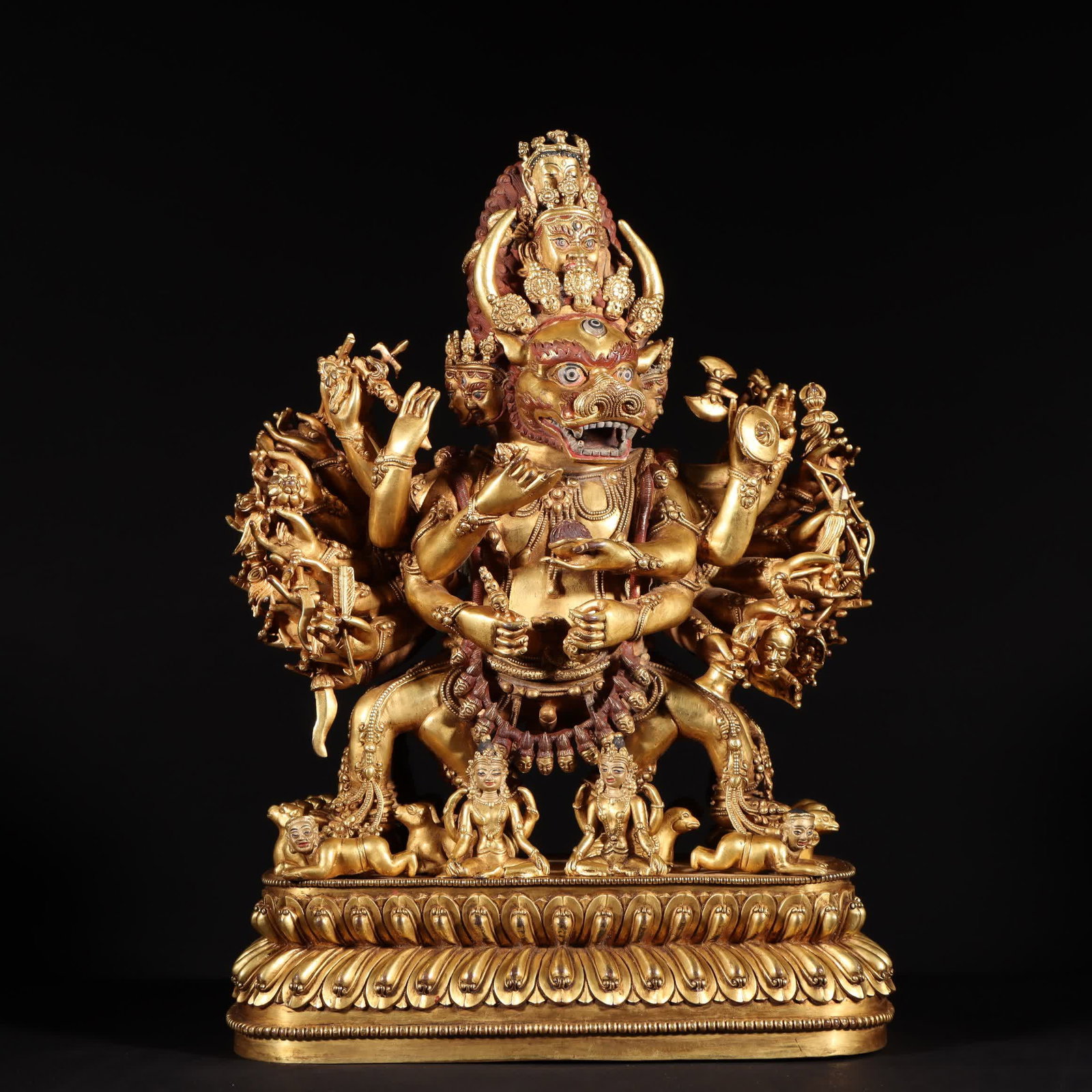 A Tibetan Yongle bronze gilt Buddha statue of the Ming Dynasty: Tibetan Yongle bronze gilt Buddha statue in the Ming Dynasty SIZE: H:36.5cm W:27cm W:12368g (The Dimensions Of All Batches Are Manually Measured.If You Need More Detailed Information, Please Contact O