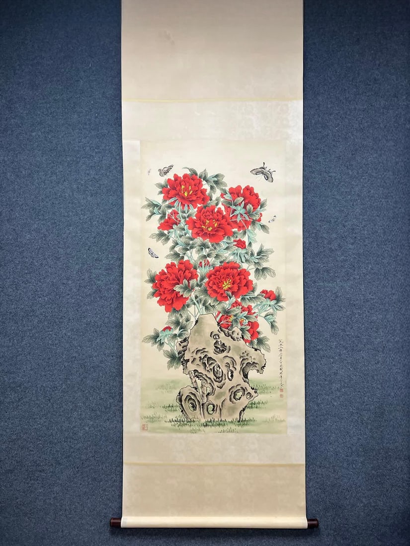 A picture of the rich kneeling auspicious flower king in the darkness: Yu Feiyan's rich kneeling auspicious flower king picture SIZE: L:65x130cm (The Dimensions Of All Batches Are Manually Measured.If You Need More Detailed Information, Please Contact Our Customer Servic