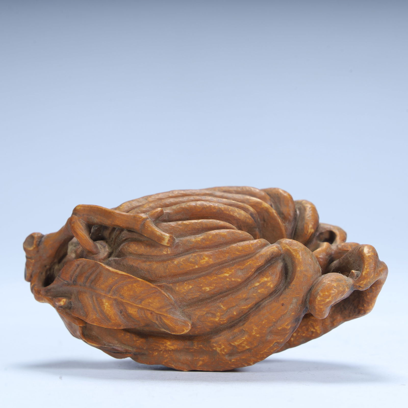 A Qing Dynasty boxwood carved Buddha's hand: Qing Dynasty boxwood carved Buddha's hand SIZE: H:4cm L:9cm W:4.5cm W:61.6g (The Dimensions Of All Batches Are Manually Measured.If You Need More Detailed Information, Please Contact Our Customer Serv