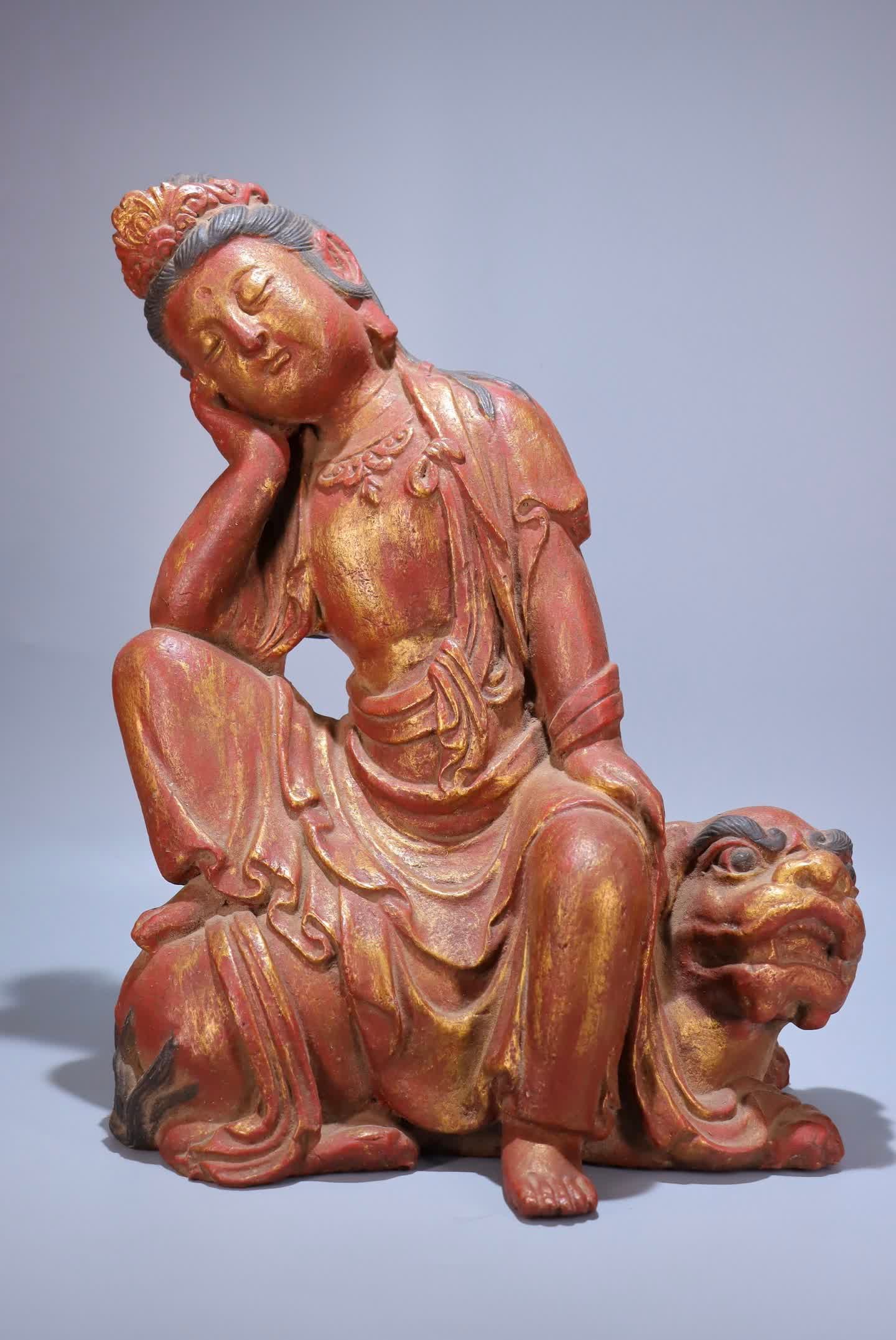 A piece of Qing Dynasty Hexiang lacquered gold Guanyin: Qing Dynasty Hexiang lacquered gold Guanyin SIZE: H:36cm W:30cm (The Dimensions Of All Batches Are Manually Measured.If You Need More Detailed Information, Please Contact Our Customer Service Before B