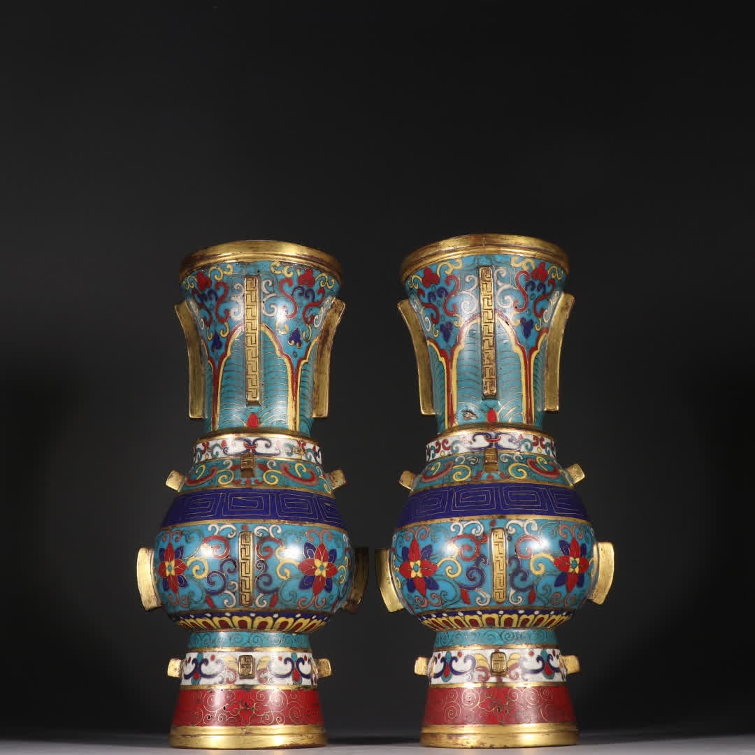 A pair of Qing Dynasty copper gilt entwined pattern bottles: A pair of copper gilt entwined pattern vases in the Qing Dynasty SIZE: H:26.5cm W:12.4cm W:1362.5g (The Dimensions Of All Batches Are Manually Measured.If You Need More Detailed Information, Please Co