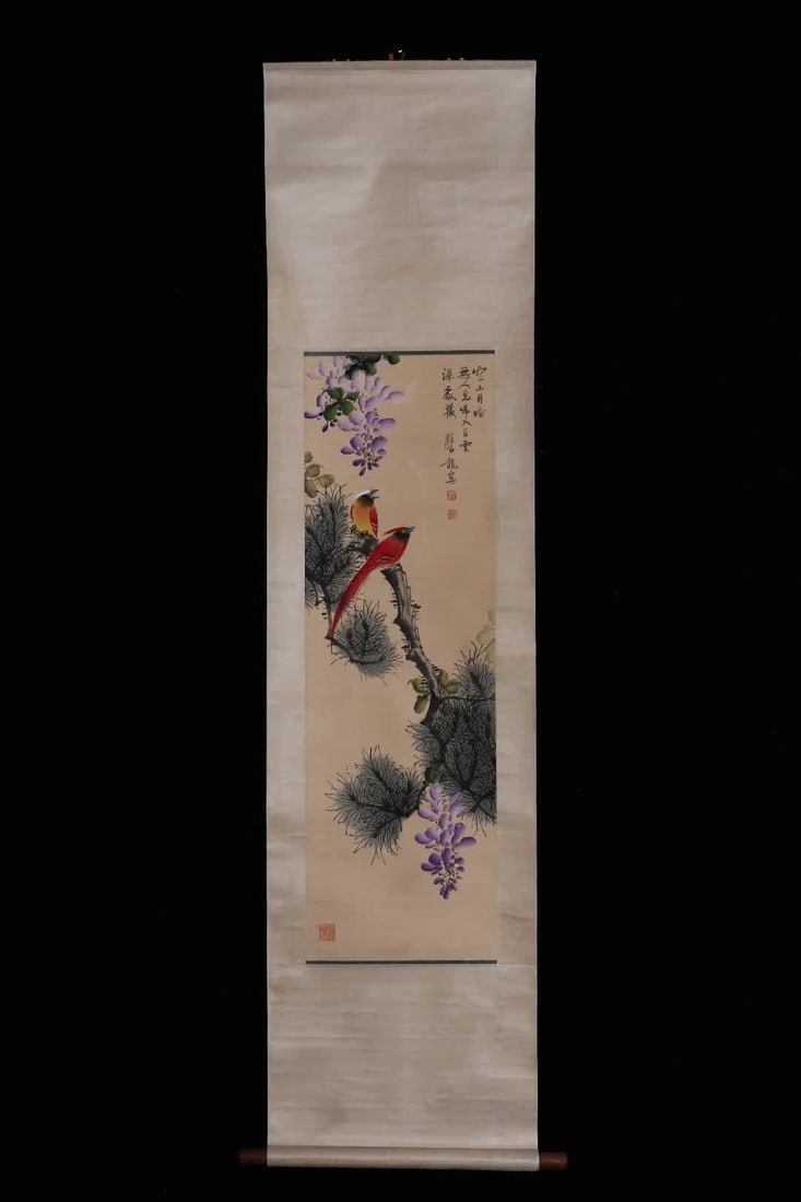 A Republic of China "Yan Bolong" flower and bird paper vertical scroll: Republic of China "Yan Bolong" flower and bird paper vertical axis Yan Bolong (famous flower and bird painter of the Beijing-Tianjin School of Painting during the Republic of China) Manchu Zhenghuang