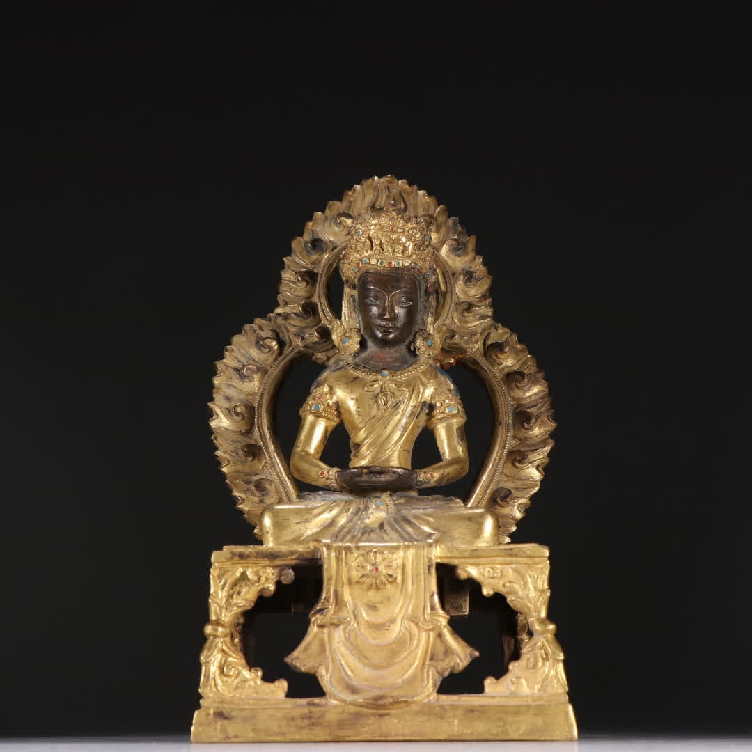 A piece of Qing Dynasty copper-gilt Infinite Life Buddha: Qing Dynasty copper gilt Infinite Life Buddha SIZE: H:20cm W:11.3cm W:1220g (The Dimensions Of All Batches Are Manually Measured.If You Need More Detailed Information, Please Contact Our Customer Serv