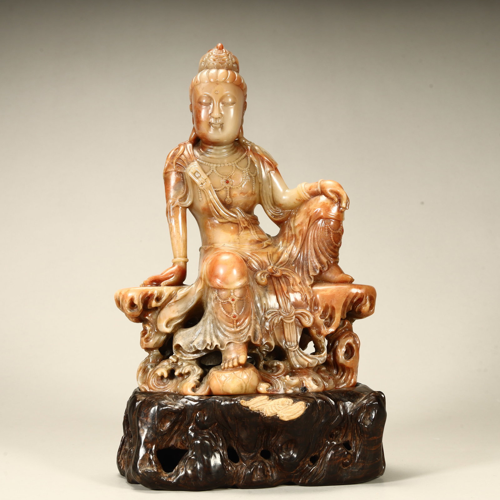 A Qing Dynasty fine Shoushan stone Guanyin ornament: Qing Dynasty boutique Shoushan stone Guanyin ornament SIZE: H:20cm L:15cm W:7.3cm W:1157.5g (The Dimensions Of All Batches Are Manually Measured.If You Need More Detailed Information, Please Contact O