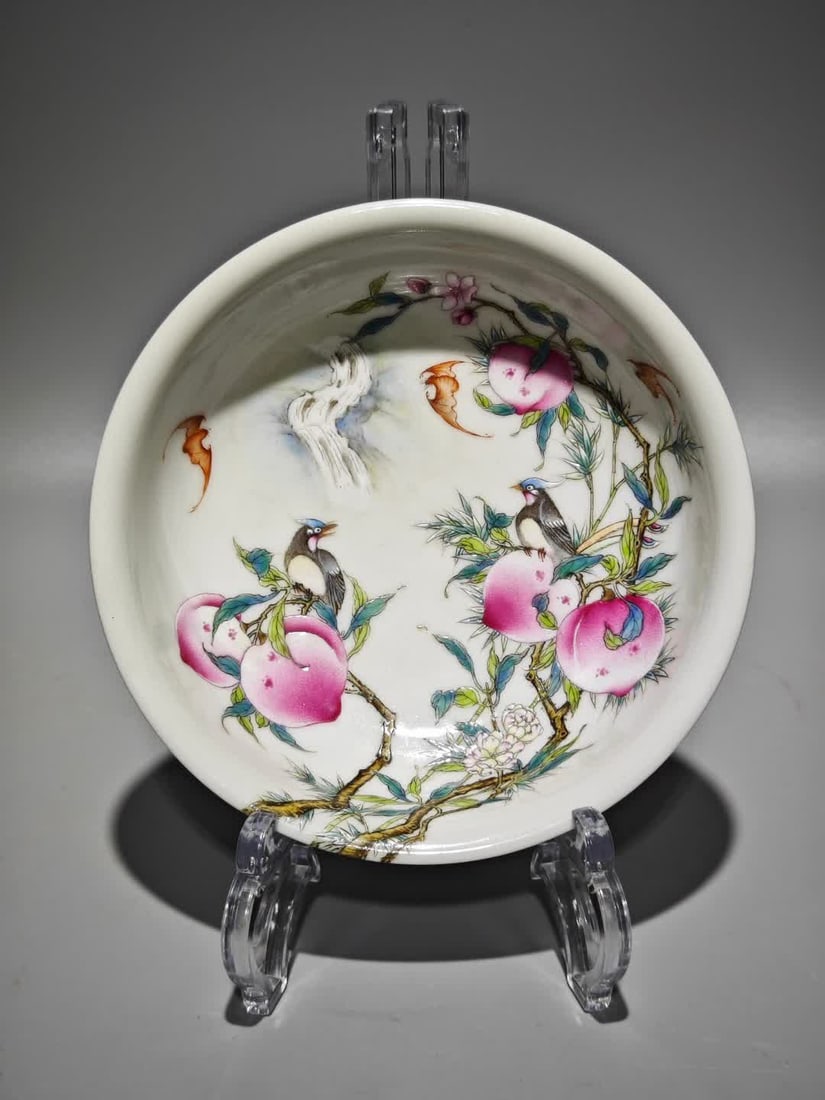 A piece of Qianlong year of the Qing Dynasty pastel over the wall longevity peach bat plate: Qianlong year of the Qing Dynasty pastel over the wall of longevity peach bat disc SIZE: H:4.3cm D:14.3cm (The Dimensions Of All Batches Are Manually Measured.If You Need More Detailed Information, Pl