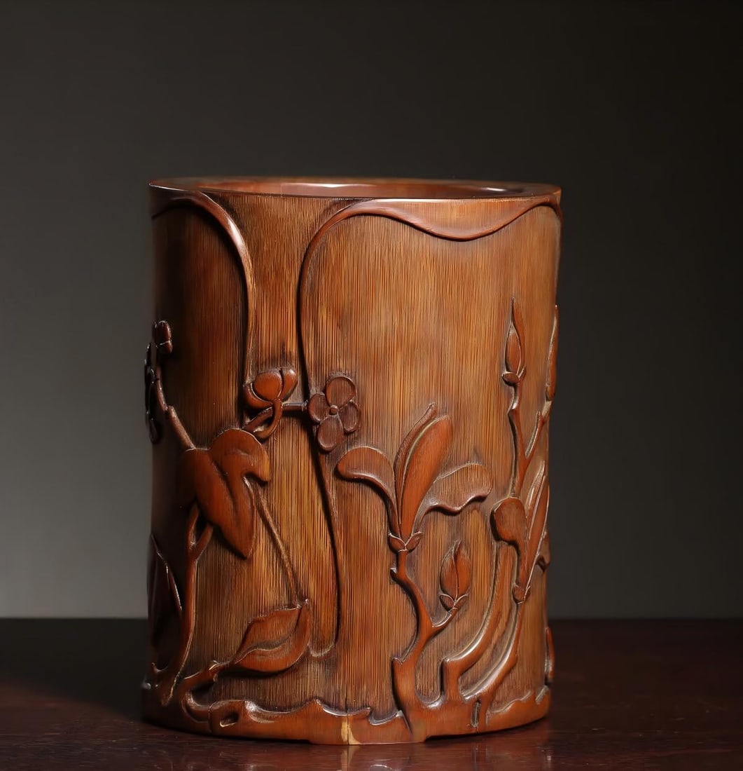 A bamboo carved floral pattern study pen holder: Bamboo carved floral pattern study pen holder SIZE: mouthD:11cm H:15cm (The Dimensions Of All Batches Are Manually Measured.If You Need More Detailed Information, Please Contact Our Customer Service B