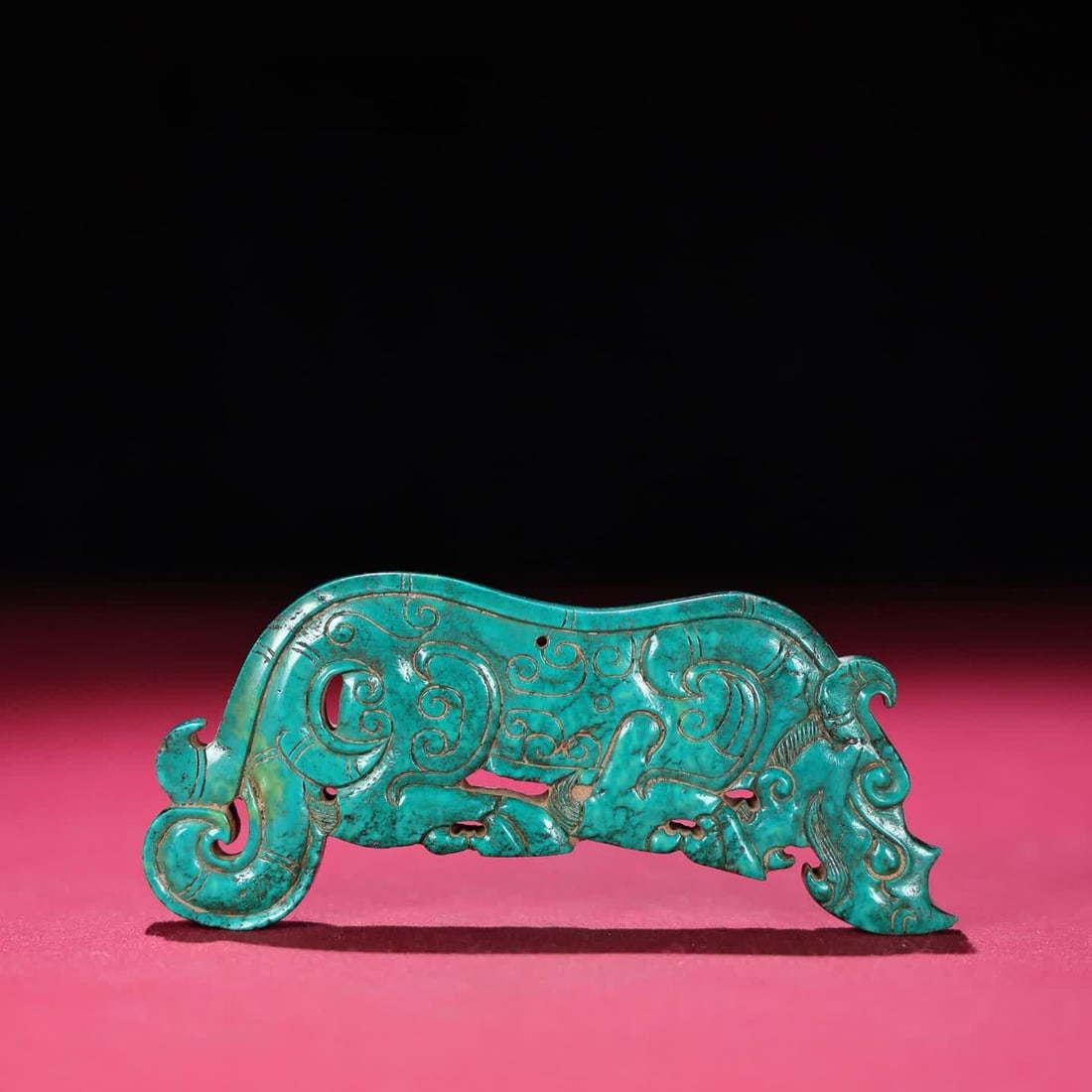 A Han Dynasty turquoise tiger pendant: Han Dynasty pine stone tiger pendant SIZE: 99x33x8mm W:55g (The Dimensions Of All Batches Are Manually Measured.If You Need More Detailed Information, Please Contact Our Customer Service Before Biddin