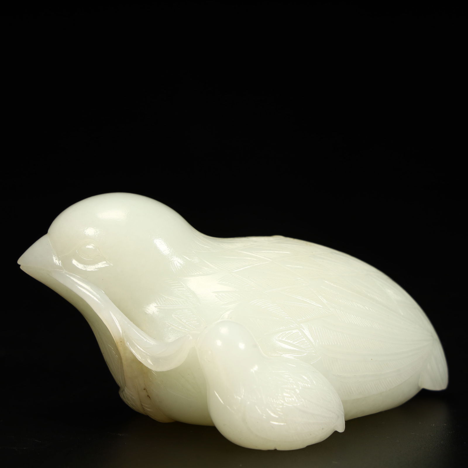 A Qing Dynasty Hetian jade mother quail ornament: Qing Dynasty Hetian jade mother quail ornament SIZE: H:5.5cm L:10.5cm W:9cm W:445g (The Dimensions Of All Batches Are Manually Measured.If You Need More Detailed Information, Please Contact Our Custom