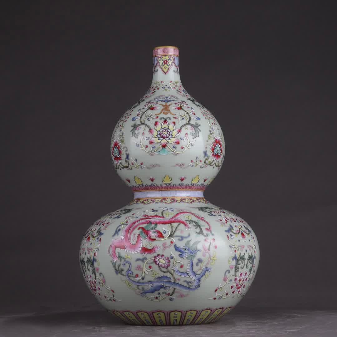 A Qing Qianlong bean blue glaze pastel dragon pattern gourd bottle: Qing Qianlong bean blue glaze pastel dragon pattern gourd bottle SIZE: H: 31cm Belly diameter 20cm (The Dimensions Of All Batches Are Manually Measured.If You Need More Detailed Information, Please Co