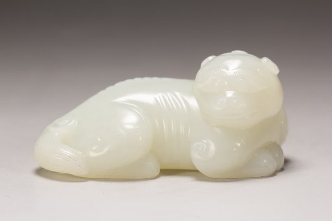 A Qing Dynasty Hetian jade beast ornament: Qing Dynasty Hetian jade beast ornament SIZE: L:7cm W:3.5cm H:3.2cm (The Dimensions Of All Batches Are Manually Measured.If You Need More Detailed Information, Please Contact Our Customer Service Befo
