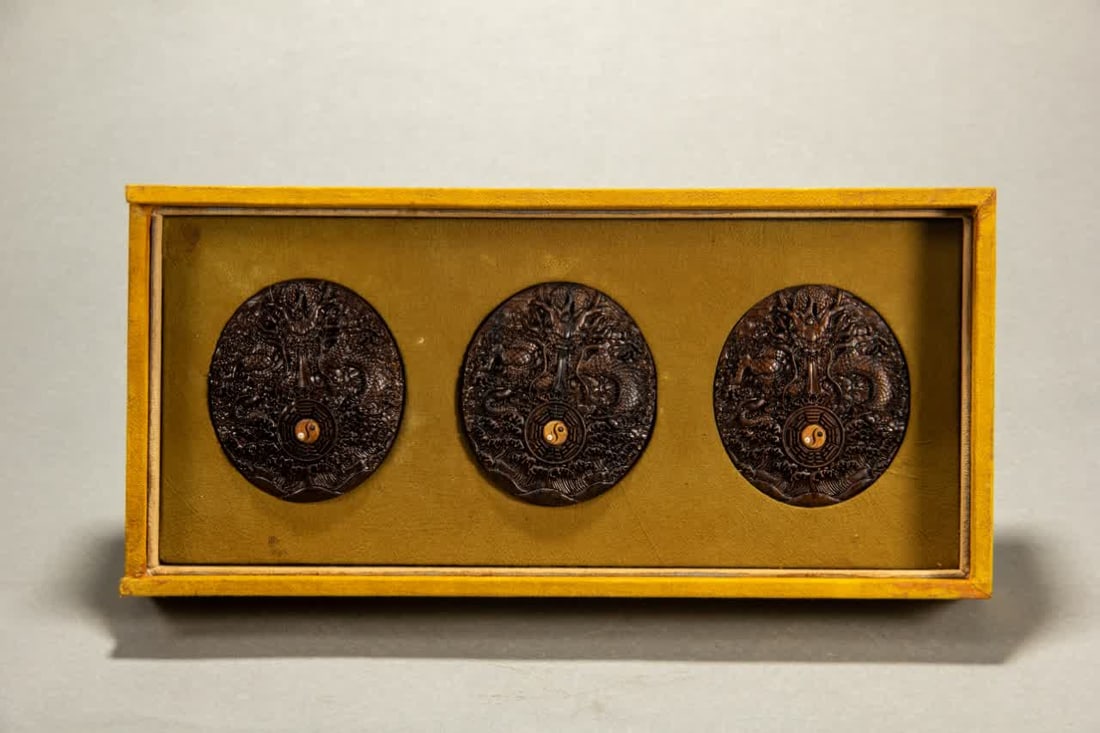 A set of agarwood dragon cards of the Qing Dynasty: A set of agarwood dragon cards in the Qing Dynasty SIZE: L:9cm W:7.5cm W:220g (The Dimensions Of All Batches Are Manually Measured.If You Need More Detailed Information, Please Contact Our Customer Se